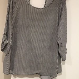 Women’s back-out blouse